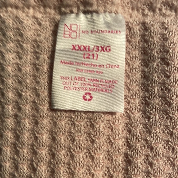 No Boundaries Women’s Peach White and Gray Sweater Size 3X - Picture 3 of 4